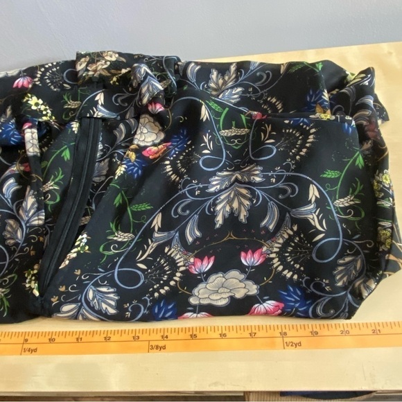 LUCCA • floral v neck choker blouse - Picture 13 of 15